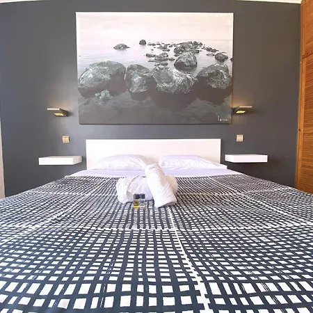 Апартаменты Tropicalidays Paraiso Seafront