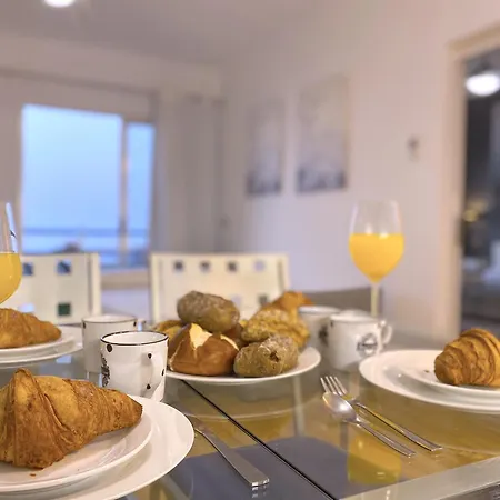 Tropicalidays Paraiso Seafront Apartment